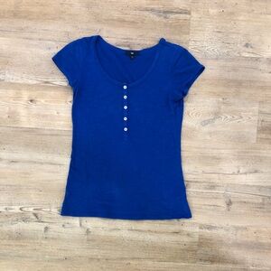 GAP XS Women’s Henley T-Shirt